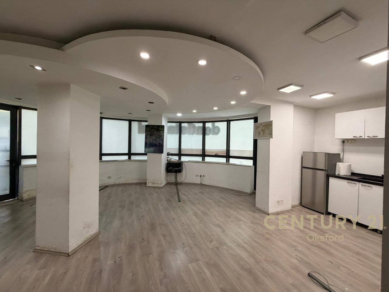 SHITET AMBIENT ZYRASH NE QENDER TE TIRANES