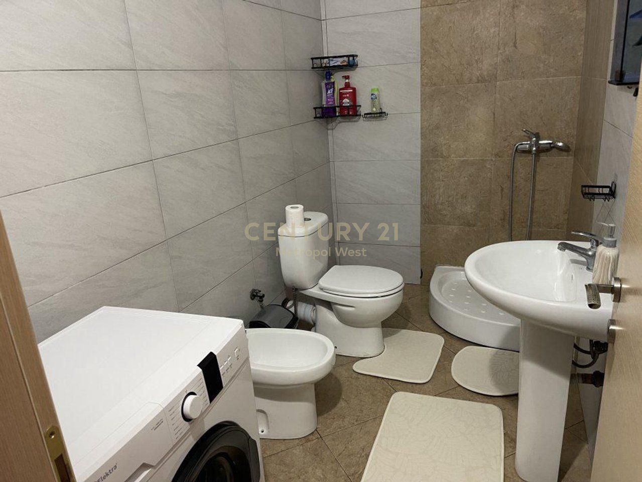 Apartament 2+1 me Qira pranë Hotel Marinaj, Unaza e Re!