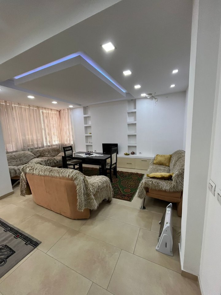 APARTAMENT 2+1 ME 2 TUALETE, I MOBILUAR – TERMINALI I VJETËR, POGRADEC