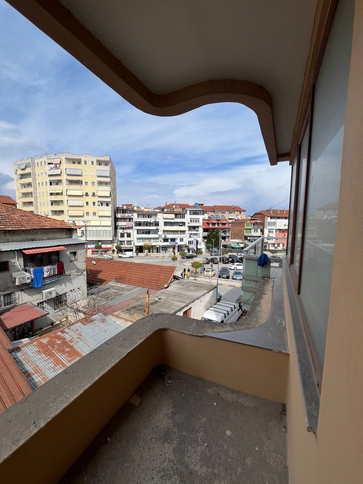 APARTAMENT 2+1 ME 2 TUALETE, I MOBILUAR – TERMINALI I VJETËR, POGRADEC