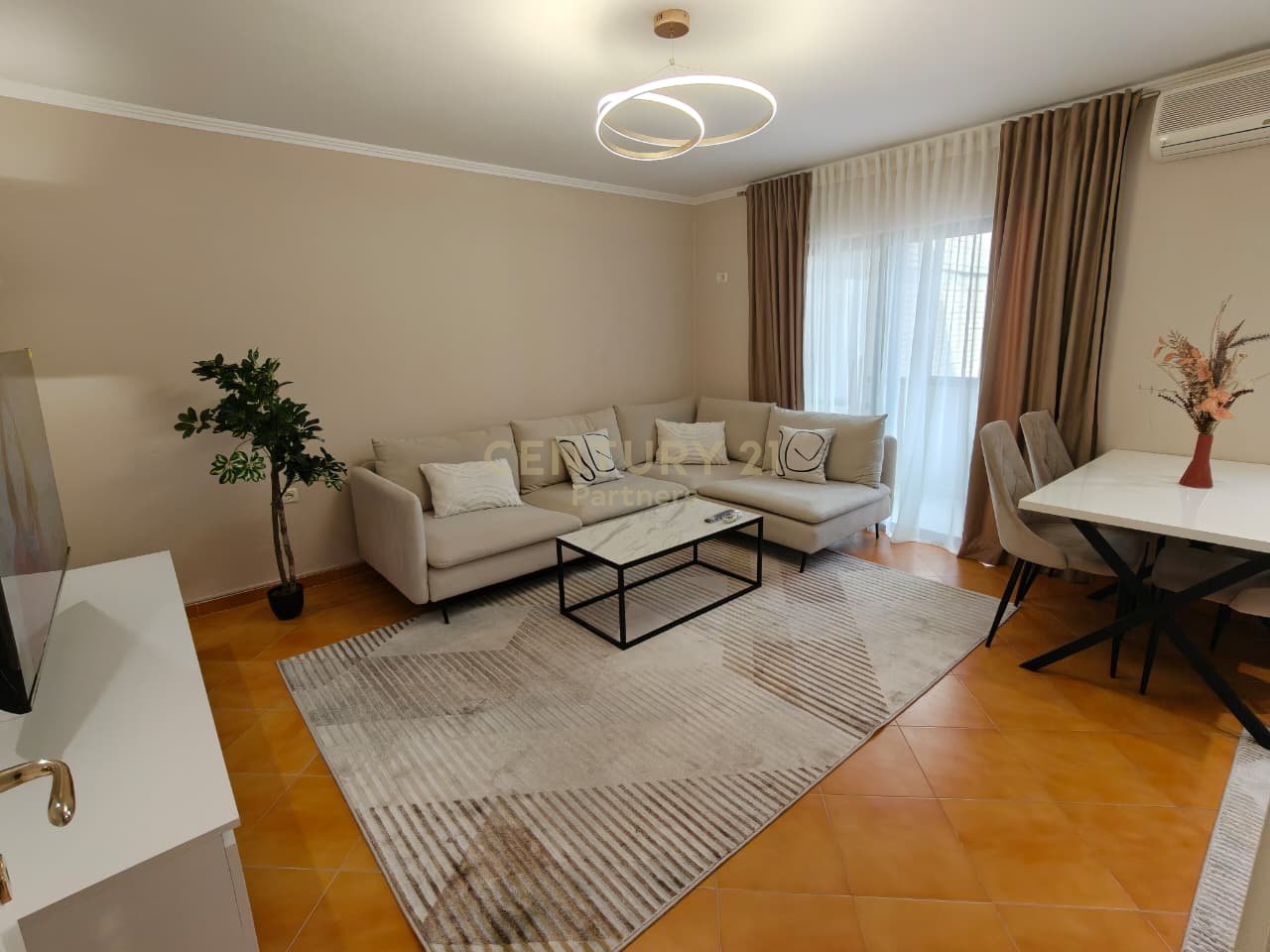 SHITET APARTAMENT 1+1 – RRUGA DIBRES, TIRANË
