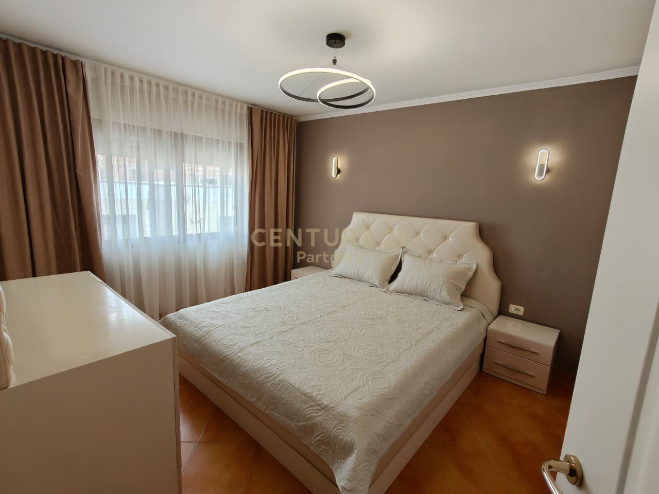SHITET APARTAMENT 1+1 – RRUGA DIBRES, TIRANË