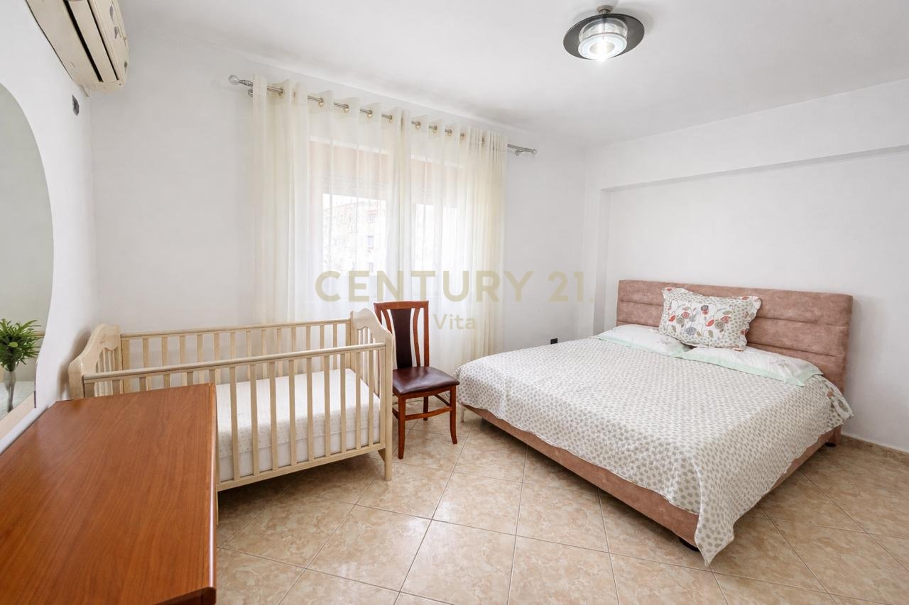 APARTAMENT ME QIRA 2+1 PRANE SPITALIT AMERIKAN , LAGJIA 18 , DURRES !!