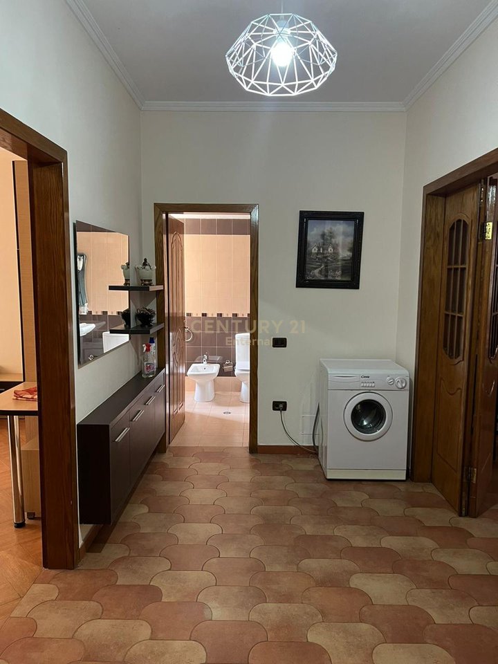 Apartament 2+1 Me Qira prane Gjimnazit Petro Nini Luarasi, Tirana e Re
