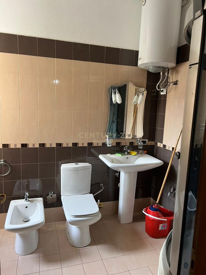 Apartament 2+1 Me Qira prane Gjimnazit Petro Nini Luarasi, Tirana e Re