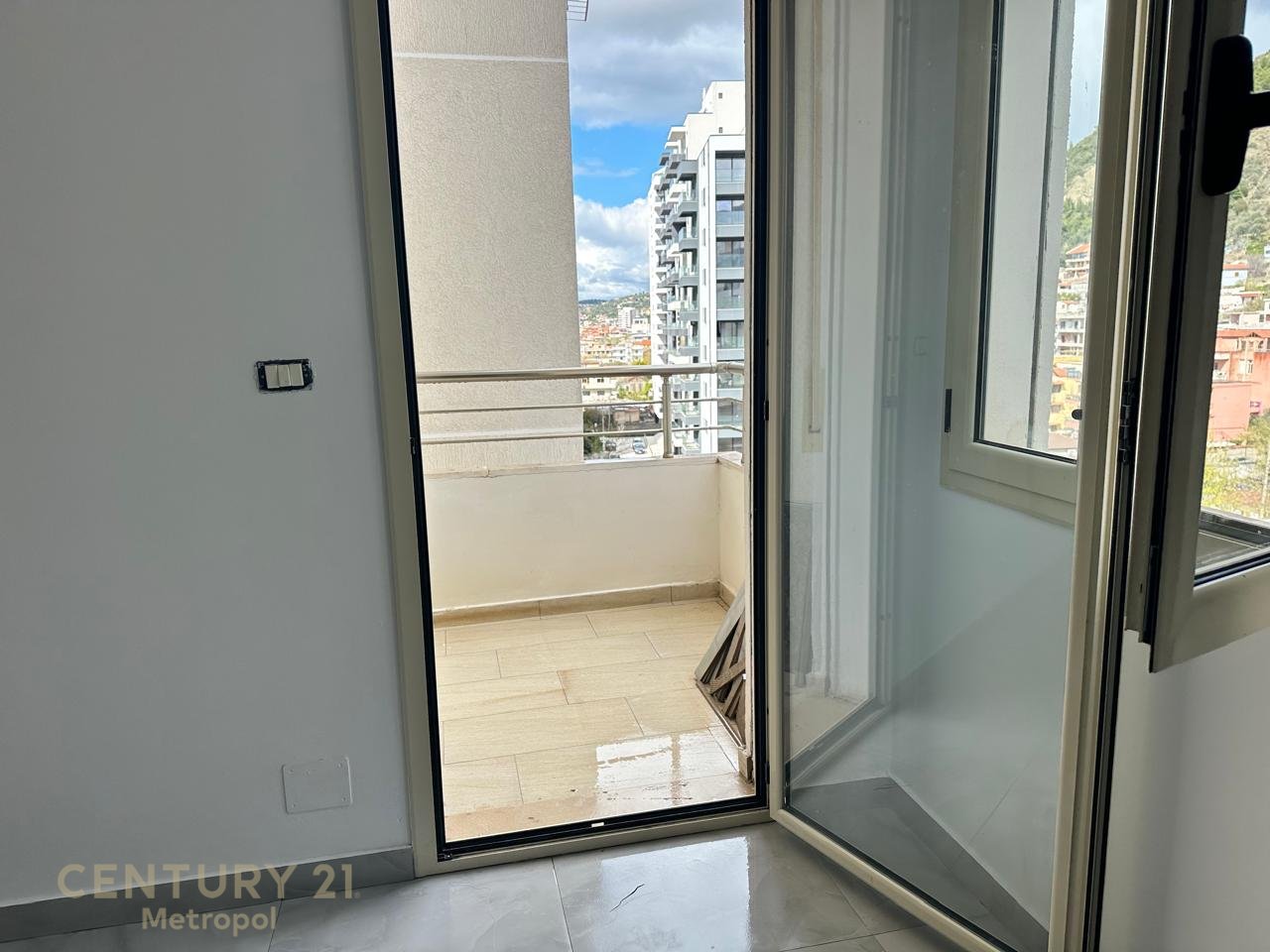 Studio Për Shitje në Lungomare, Vlorë !