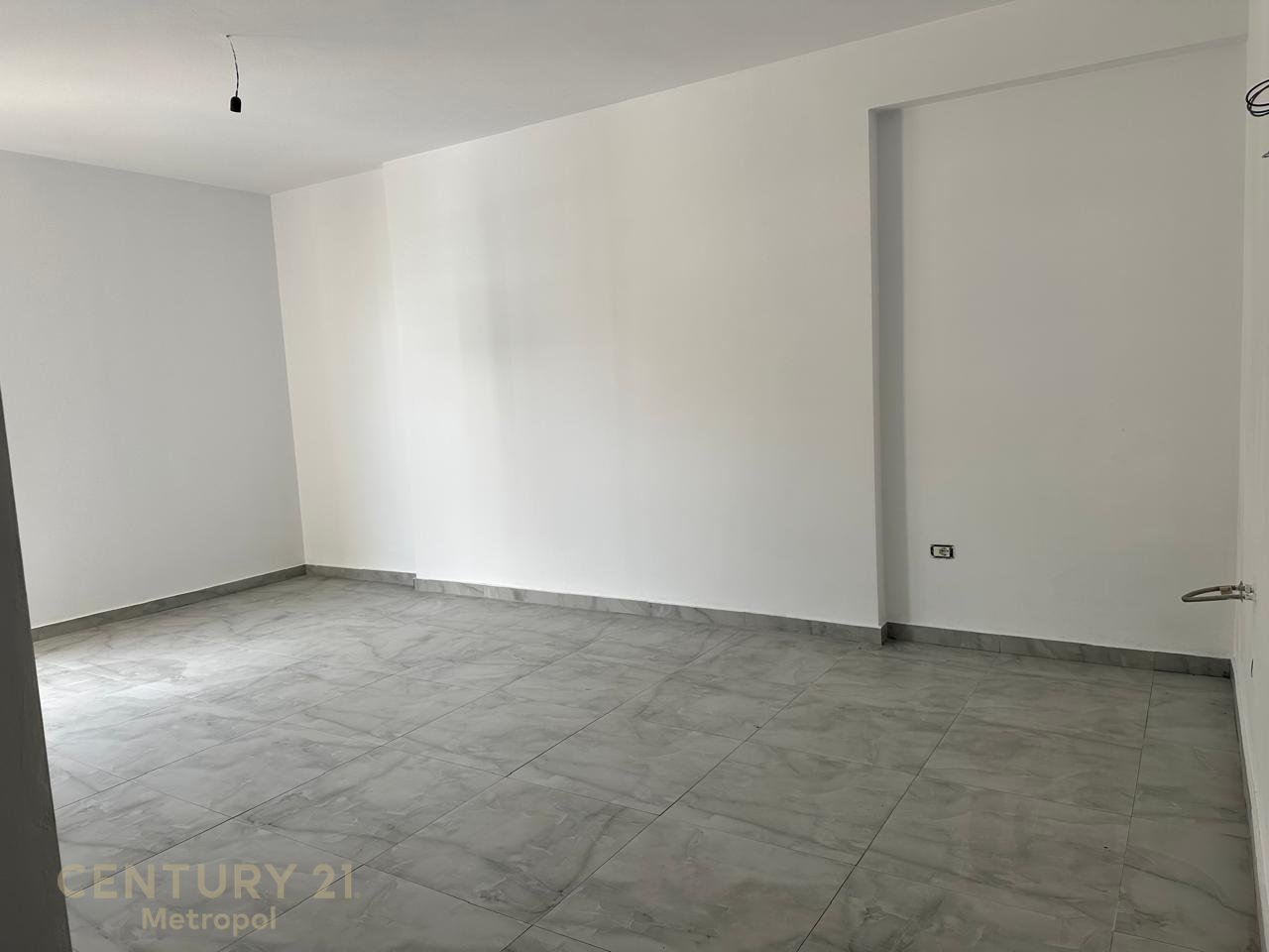 Studio Për Shitje në Lungomare, Vlorë !