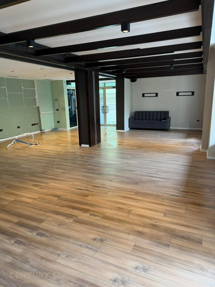 Zyrë  Me Qira në Liqeni i Thatë, Tiranë - 1100€ | 170 m²