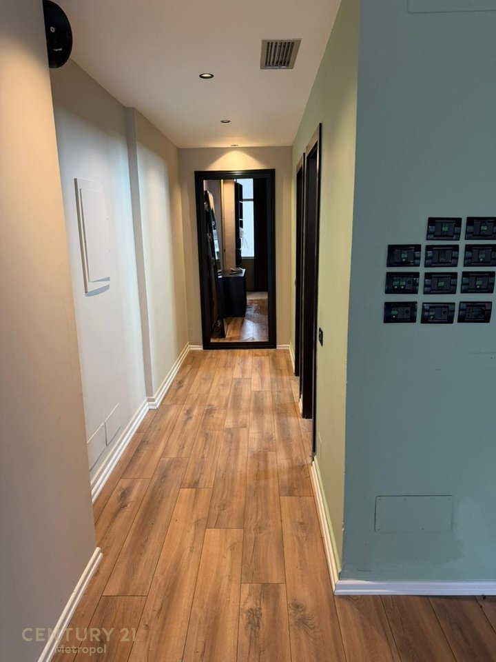 Zyrë  Me Qira në Liqeni i Thatë, Tiranë - 1100€ | 170 m²