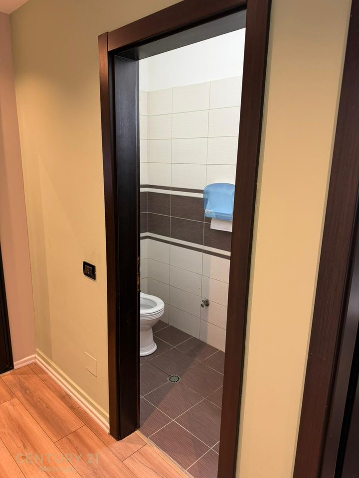 Zyrë  Me Qira në Liqeni i Thatë, Tiranë - 1100€ | 170 m²