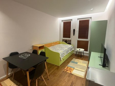 📍 I rent a studio apartment near the “Mihal Grameno” school