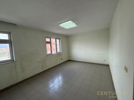 Zyrë 6+1 Me Qira në Selitë, Tiranë