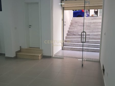 Commercial premises for sale in the Paris Commune