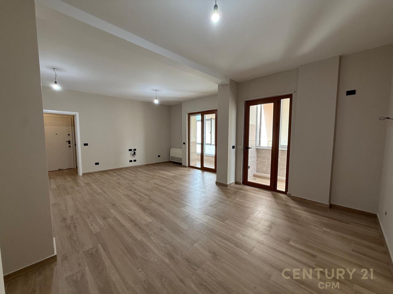 OFFICE FOR RENT IN GARDA, 4 ROOMS + PARKING SPACE