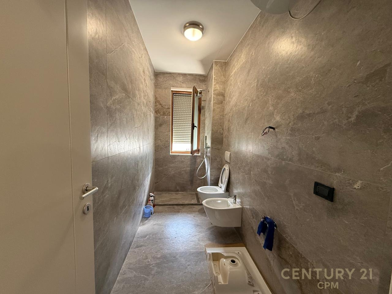 OFFICE FOR RENT IN GARDA, 4 ROOMS + PARKING SPACE