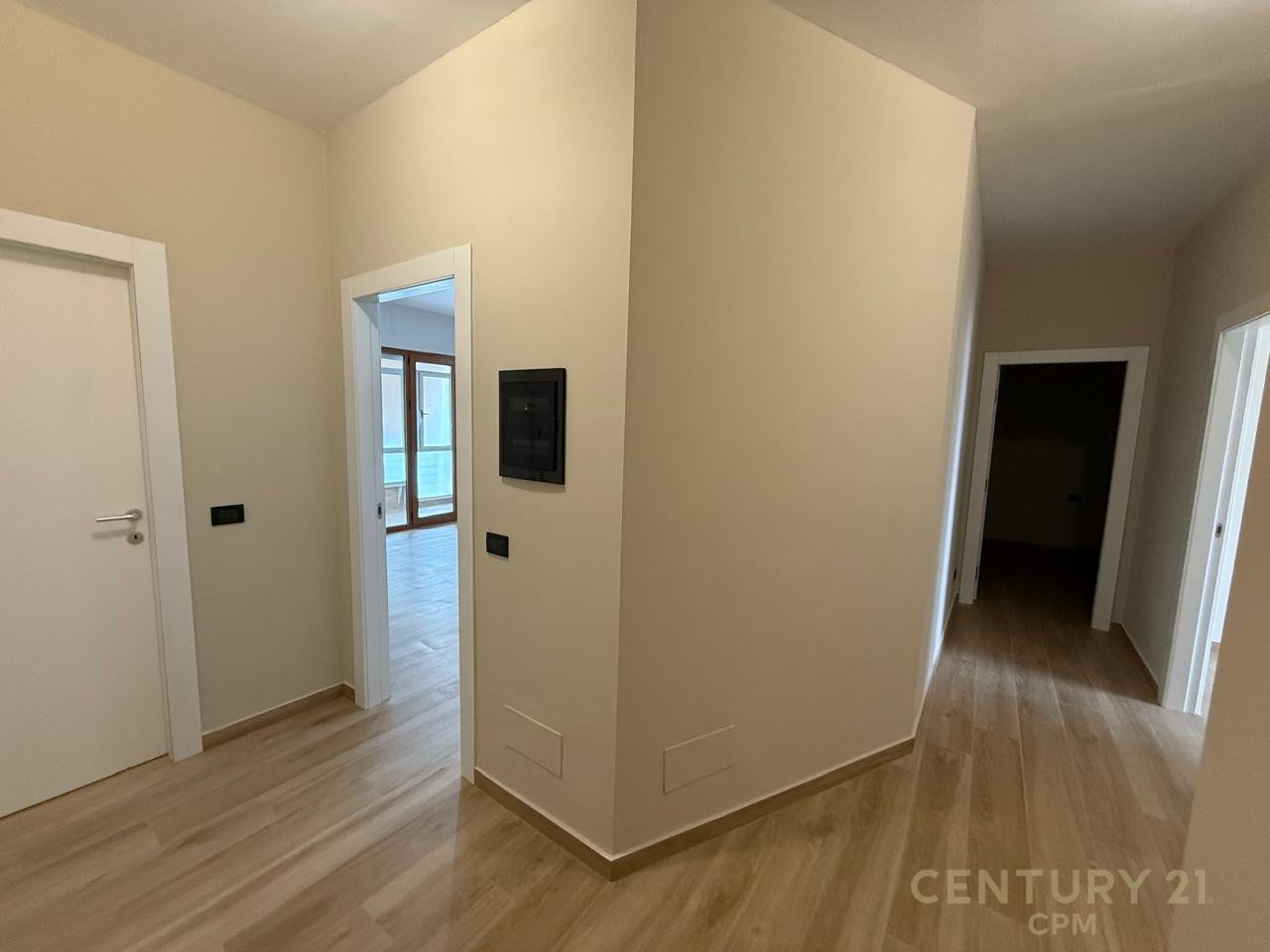 OFFICE FOR RENT IN GARDA, 4 ROOMS + PARKING SPACE