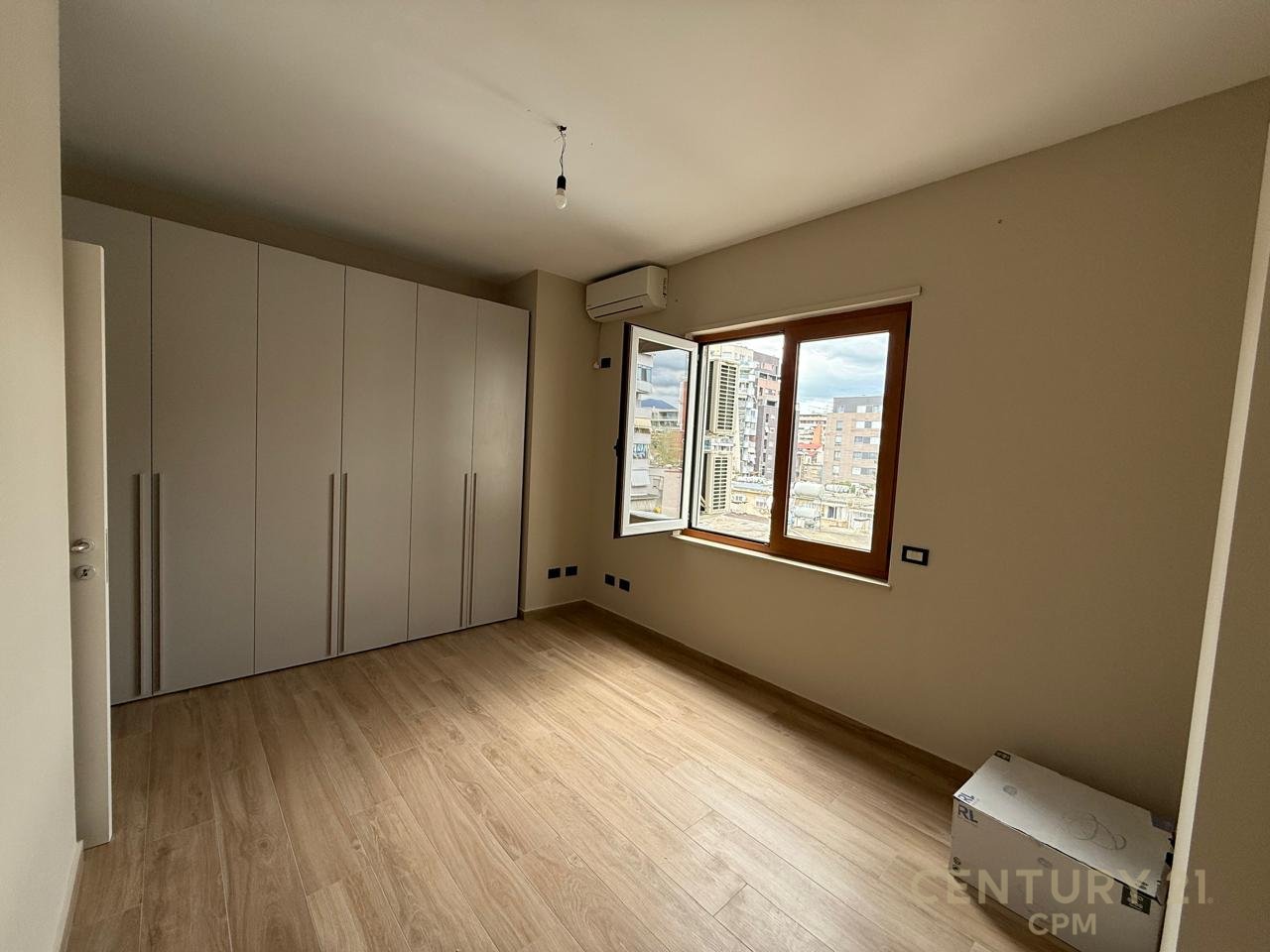 OFFICE FOR RENT IN GARDA, 4 ROOMS + PARKING SPACE