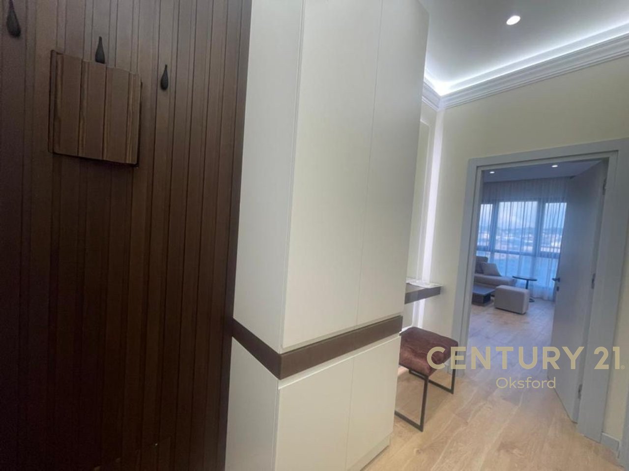 apartment for rent 1+1 at Square 21, on Kavaja Street!