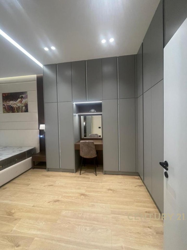 apartment for rent 1+1 at Square 21, on Kavaja Street!