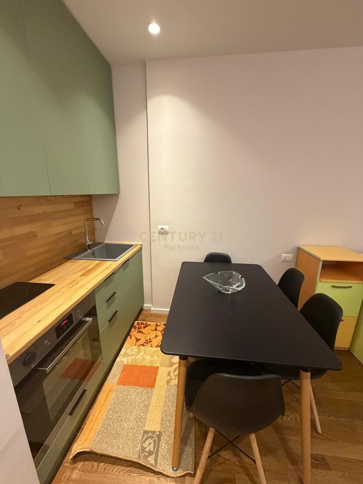 📍 I rent a studio apartment near the “Mihal Grameno” school