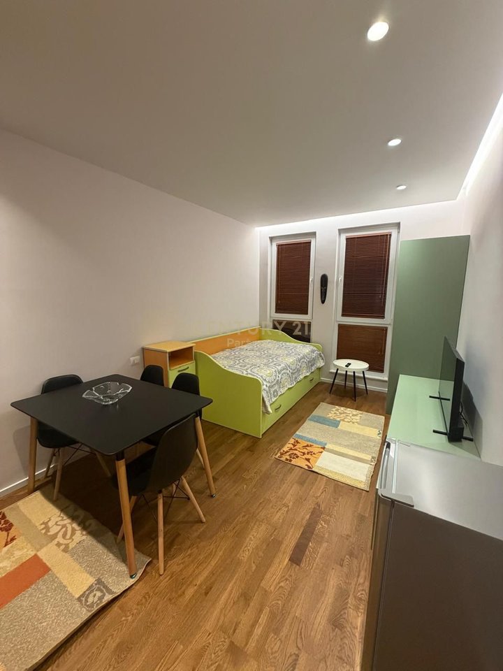 📍 I rent a studio apartment near the “Mihal Grameno” school