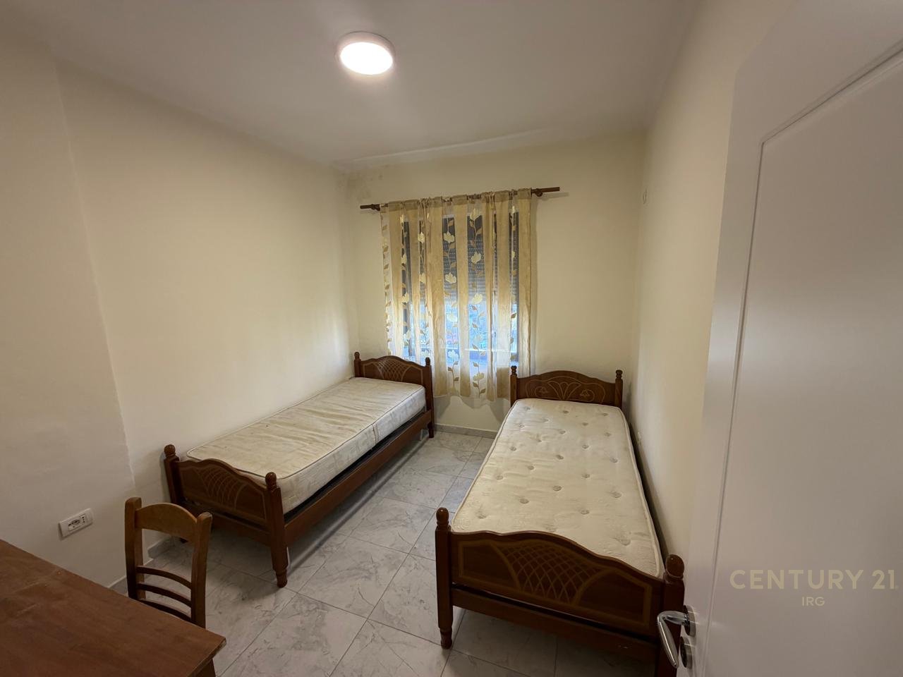 2+1 apartment for rent at "Zogu i Zi"