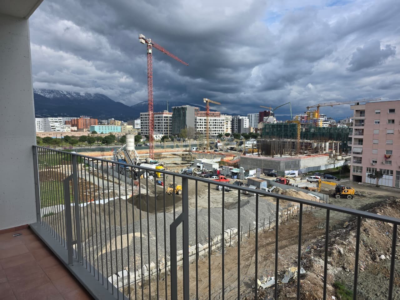 SHITET APARTAMENT 1+1+2 TUALETE TEK  Bulevardi Ri (Park Avenue) !
POST PARKIMI ME CMIM EXTRA