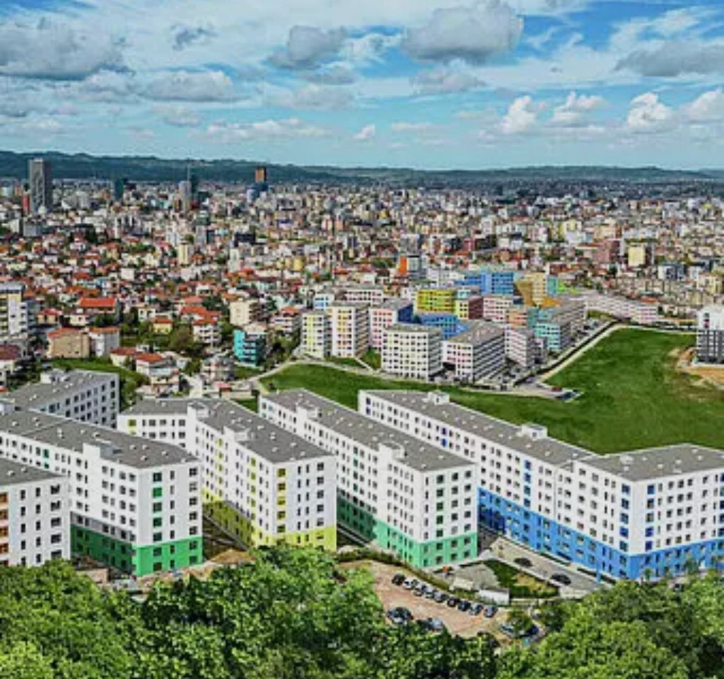 Commercial unit for rent!