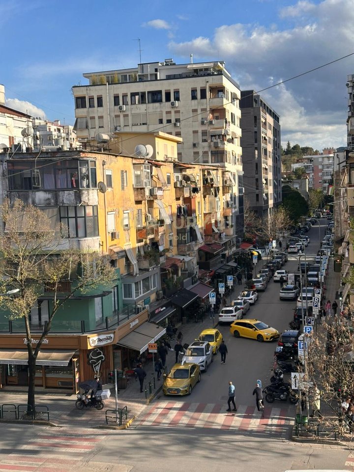 JEPET ME QIRA APARTAMENT 2+1 TEK ISH BLLOKU PRANE LIBRIT UNIVERSITAR !