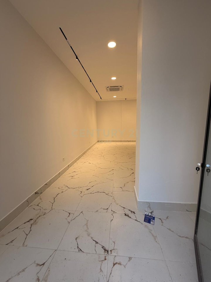 Shitet Njesi Biznesi shume prane Sheshit Skënderbej (Qendër), Rruga Mine Peza  - 211,200€ | 38.4 m²