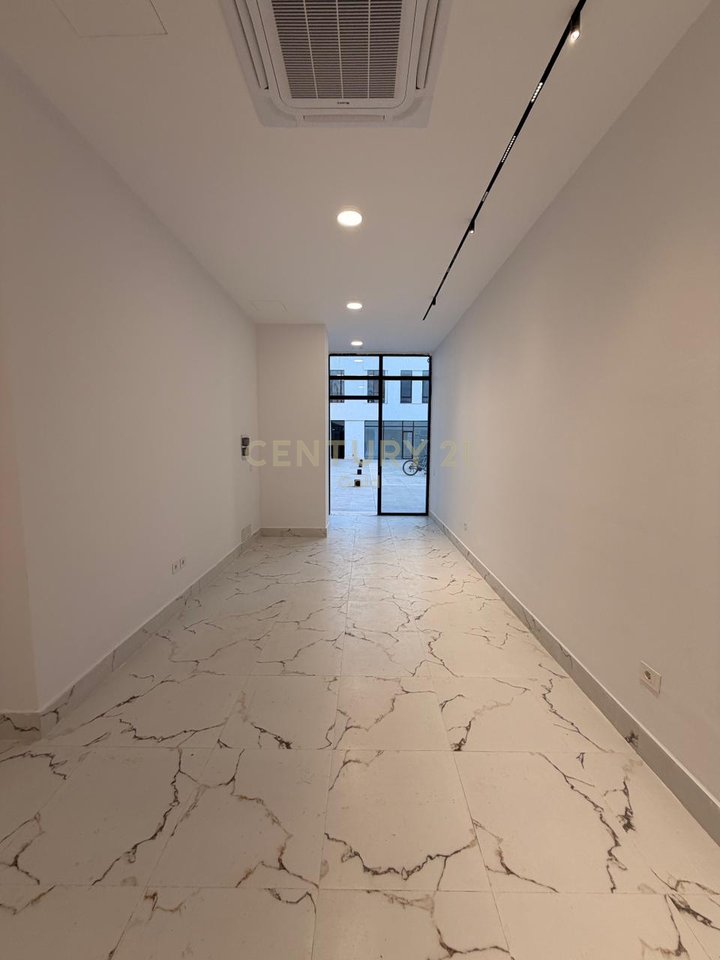 Shitet Njesi Biznesi shume prane Sheshit Skënderbej (Qendër), Rruga Mine Peza  - 211,200€ | 38.4 m²