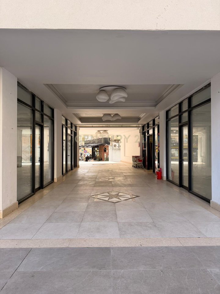 Shitet Njesi Biznesi shume prane Sheshit Skënderbej (Qendër), Rruga Mine Peza  - 211,200€ | 38.4 m²