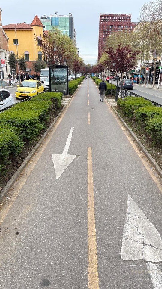 OFFICE FOR SALE ON KAVAJES ROAD!