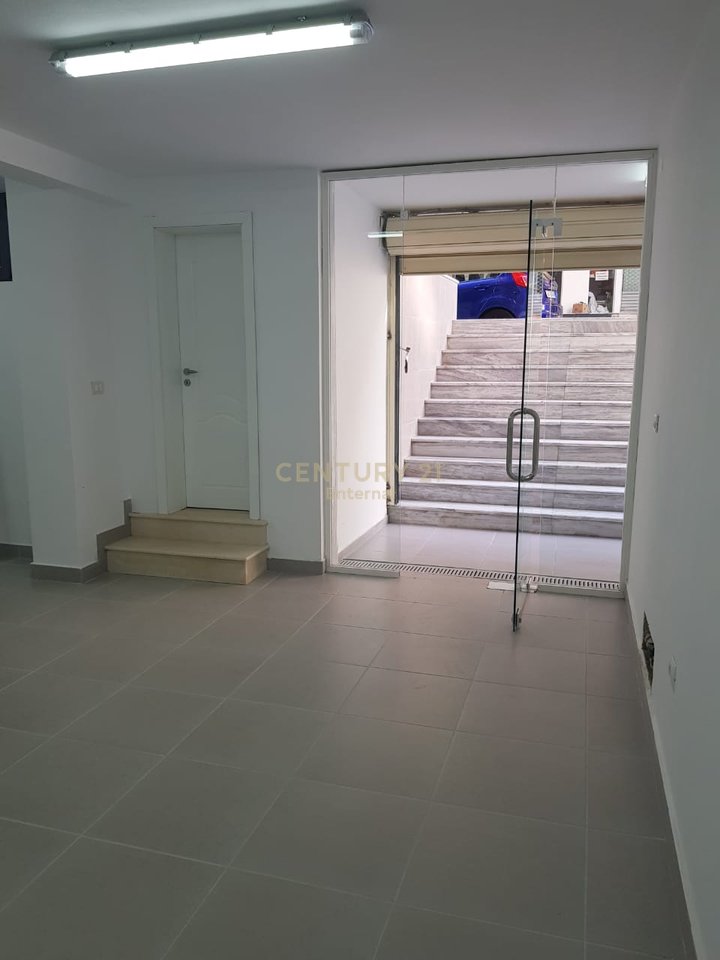 Commercial premises for sale in the Paris Commune