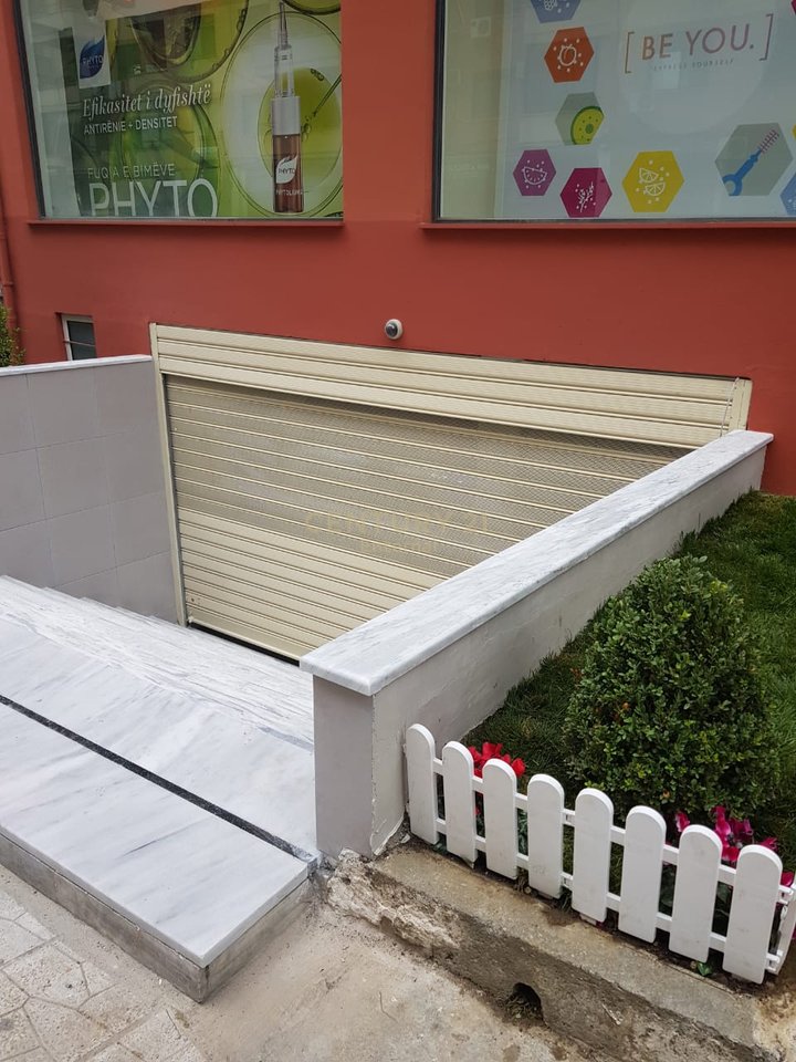 Commercial premises for sale in the Paris Commune