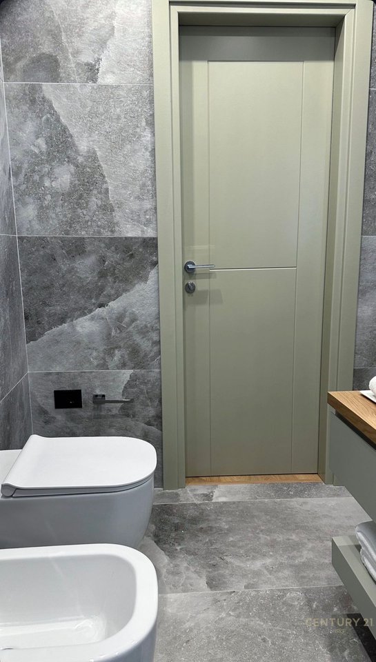 Shitet apartament modern 1+1 ne zonen e plazhit, Durres!