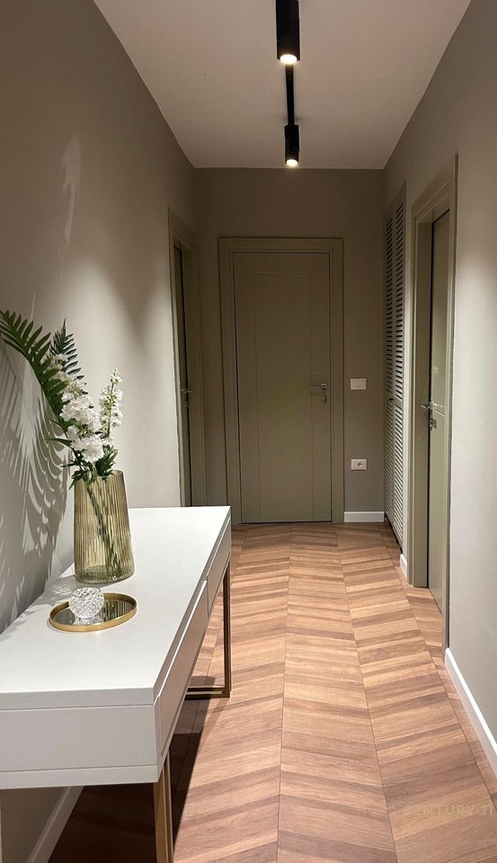 Shitet apartament modern 1+1 ne zonen e plazhit, Durres!