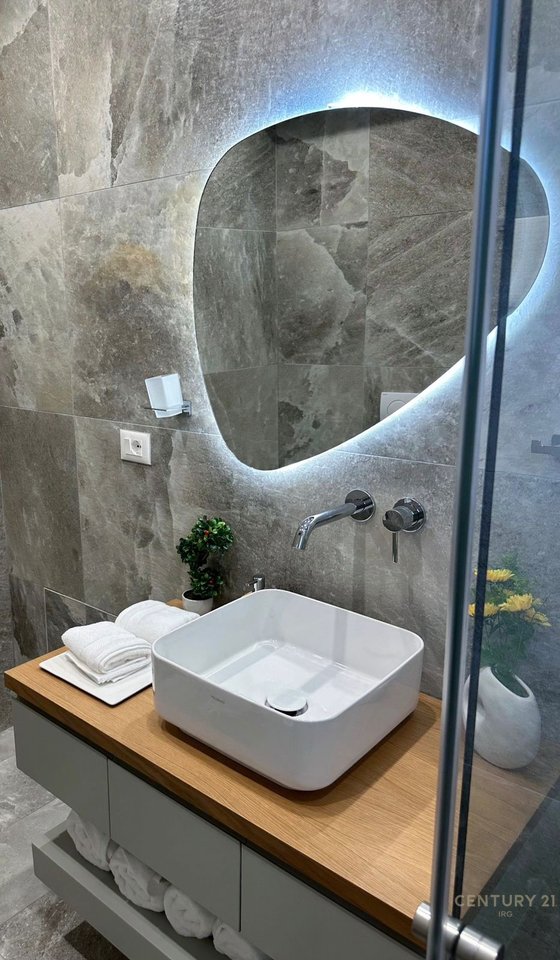 Shitet apartament modern 1+1 ne zonen e plazhit, Durres!