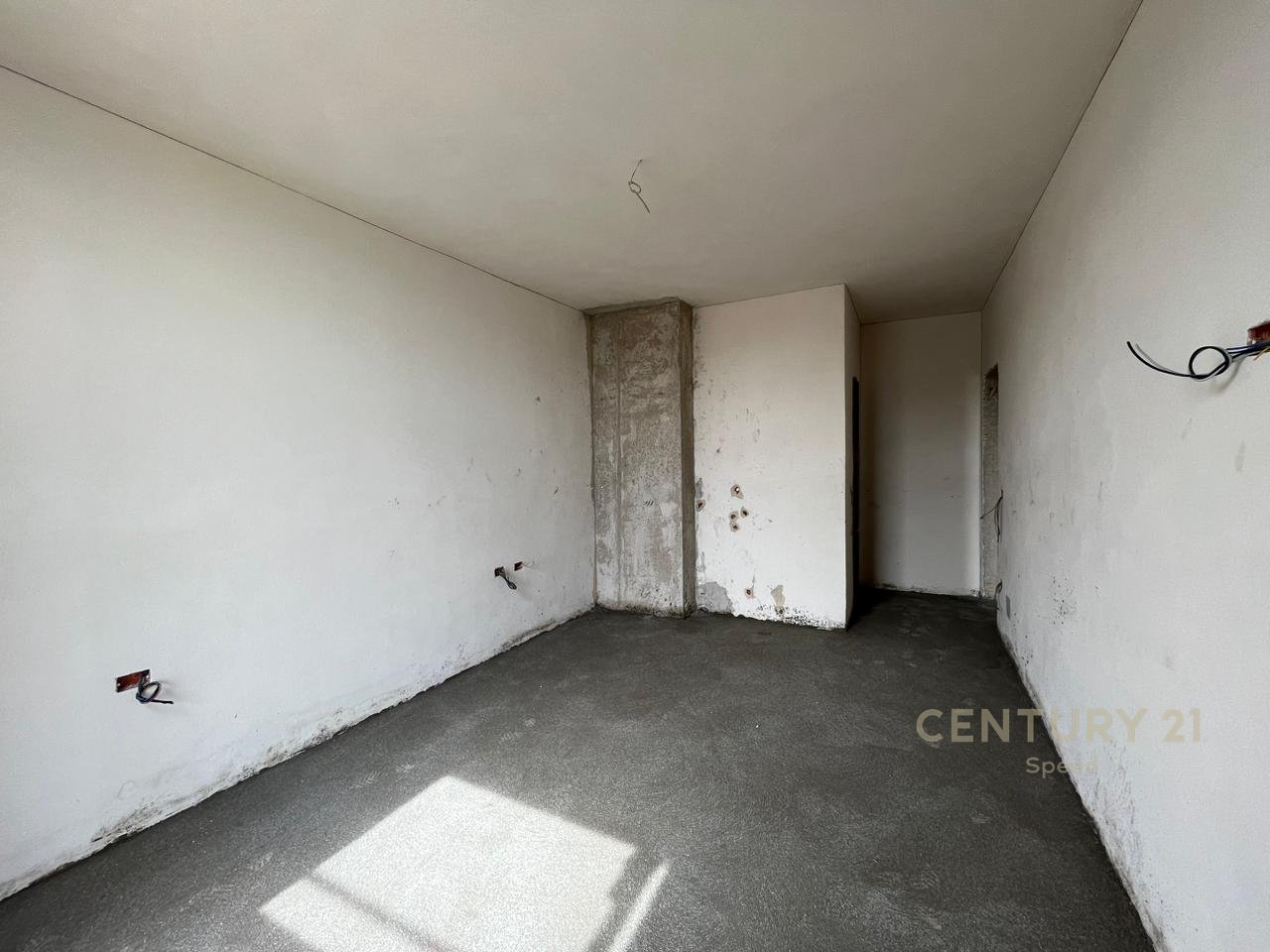 Shitet apartament 2+1+2  në Ali Dem!!