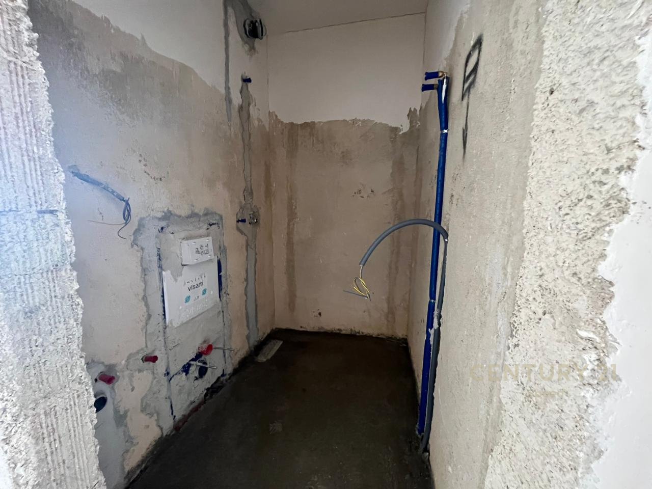 Shitet apartament 2+1+2  në Ali Dem!!