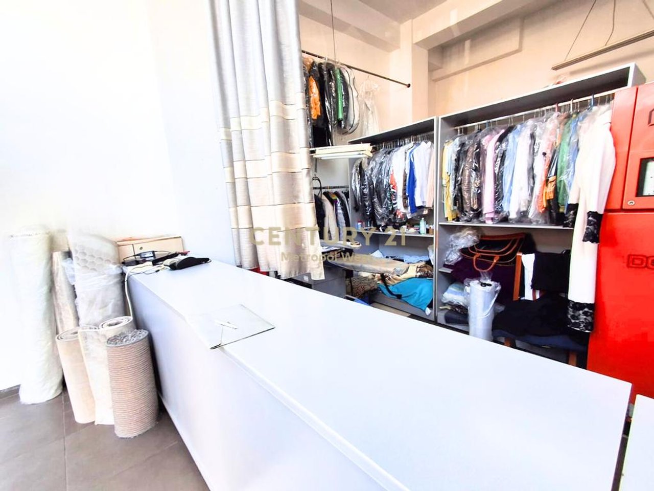 Spazio Commerciale in Affitto – New Ring
