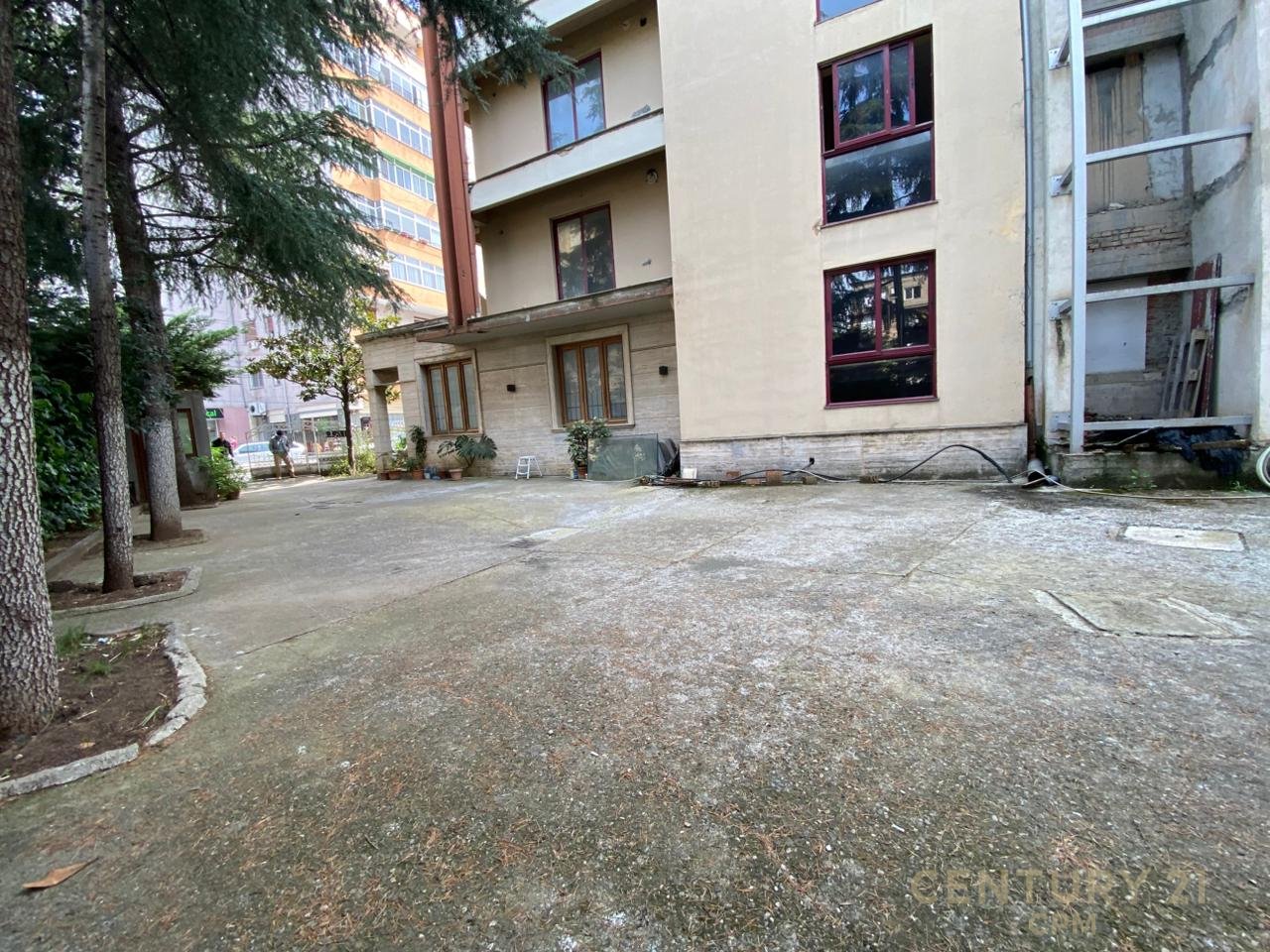 EXCLUSIVE! WE RENT BUSINESS PREMISES 5 FLOORS NEAR THE LAST STATION OF NEW TIRANA