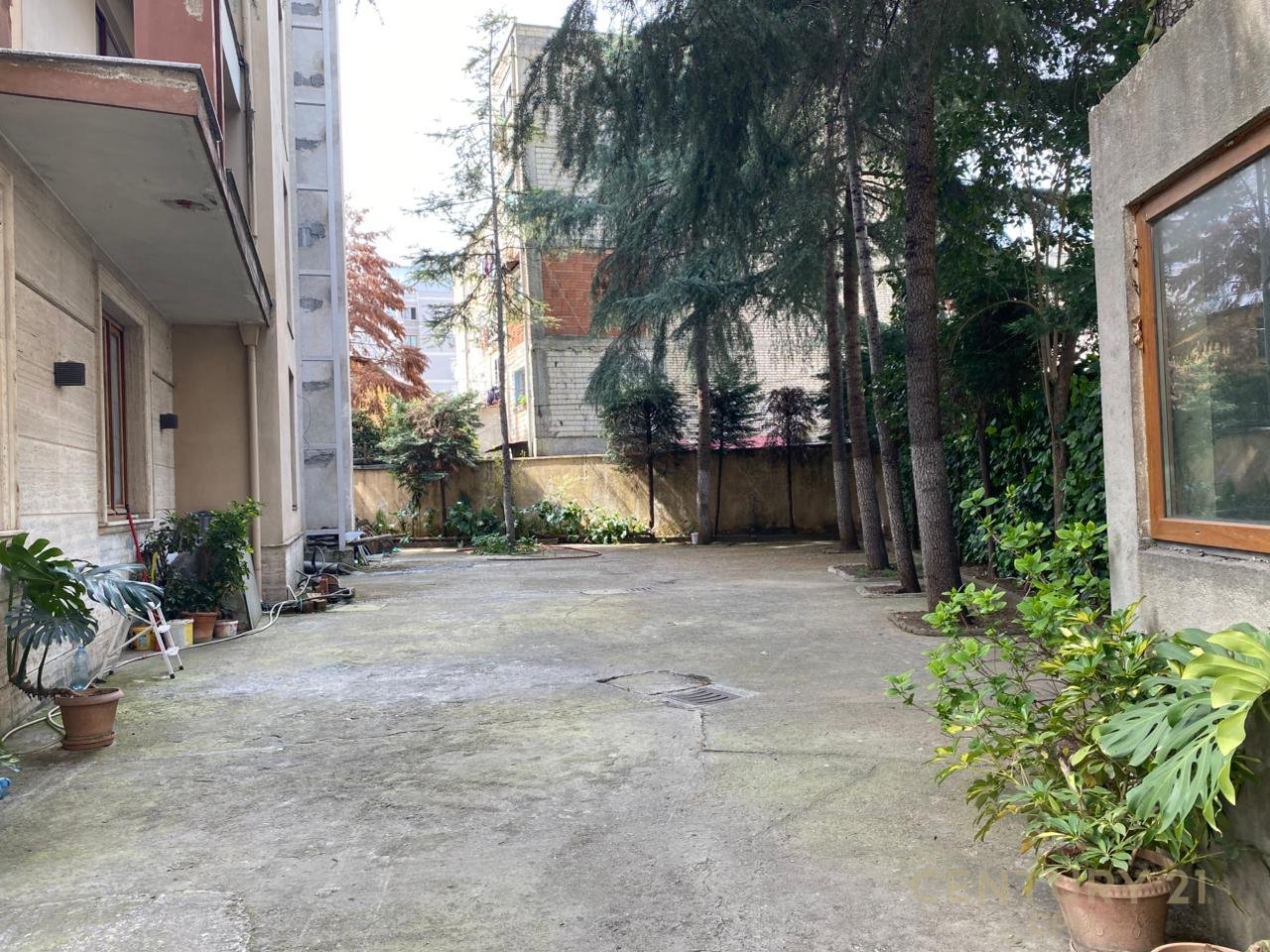 EXCLUSIVE! WE RENT BUSINESS PREMISES 5 FLOORS NEAR THE LAST STATION OF NEW TIRANA