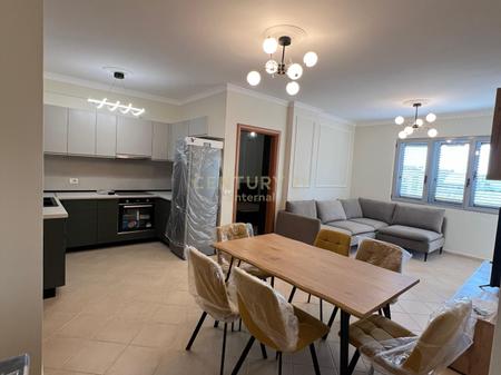Apartament 3+1+2 Me Qira te Fresku, Tiranë