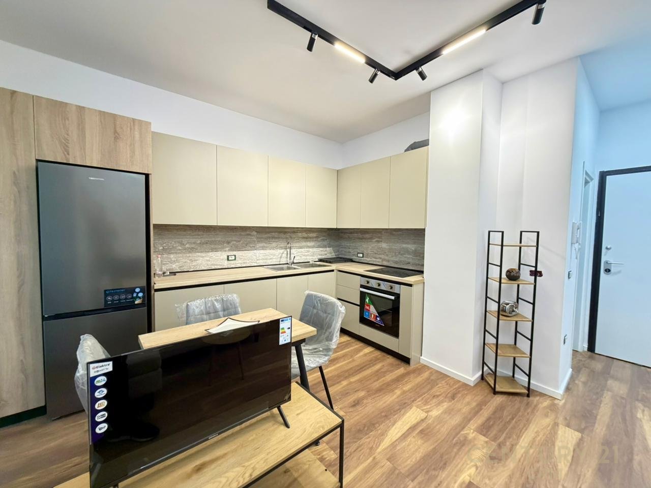 1+1 APARTMENT FOR RENT NEAR THE PARIS COMMUNE!