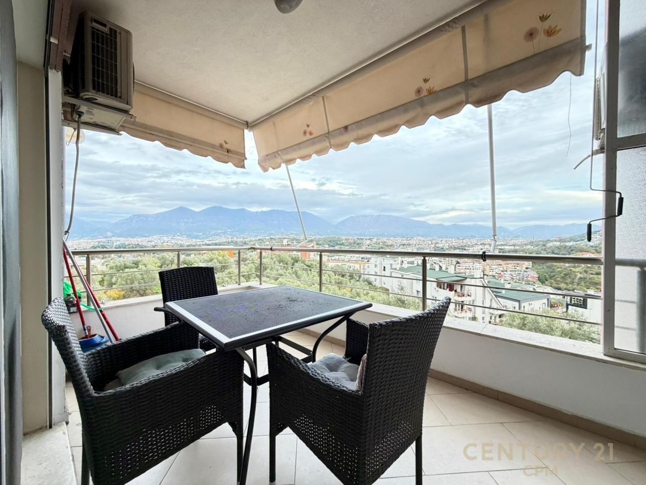 APARTAMENT 2+1 PER QIRA TEK LIQENI THATE!