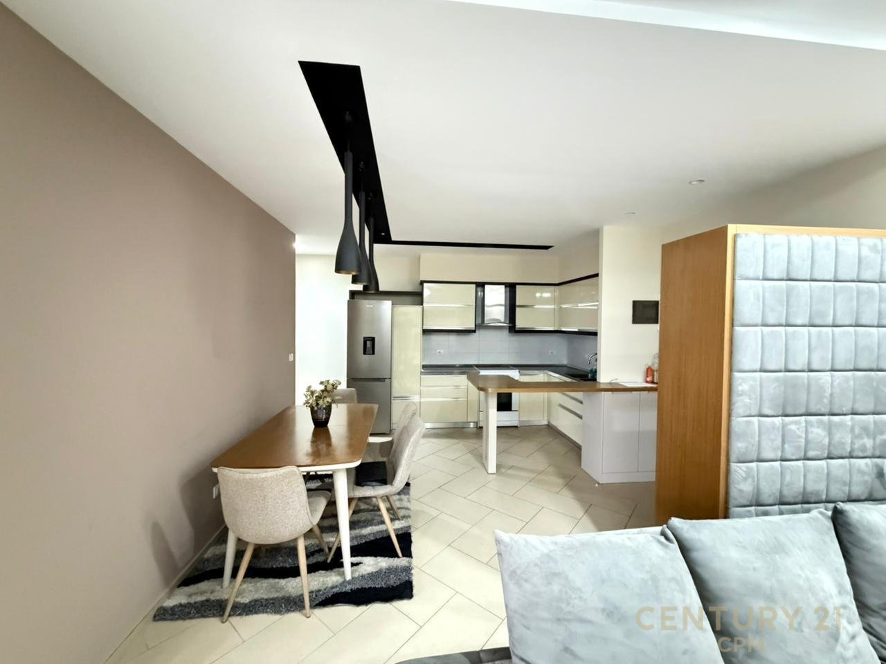 APARTAMENT 2+1 PER QIRA TEK LIQENI THATE!