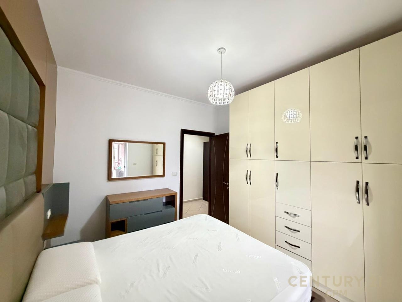 APARTAMENT 2+1 PER QIRA TEK LIQENI THATE!