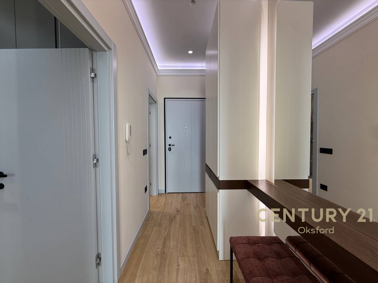 Sto affittando un appartamento 1+1 a Square 21, in via Kavaja!