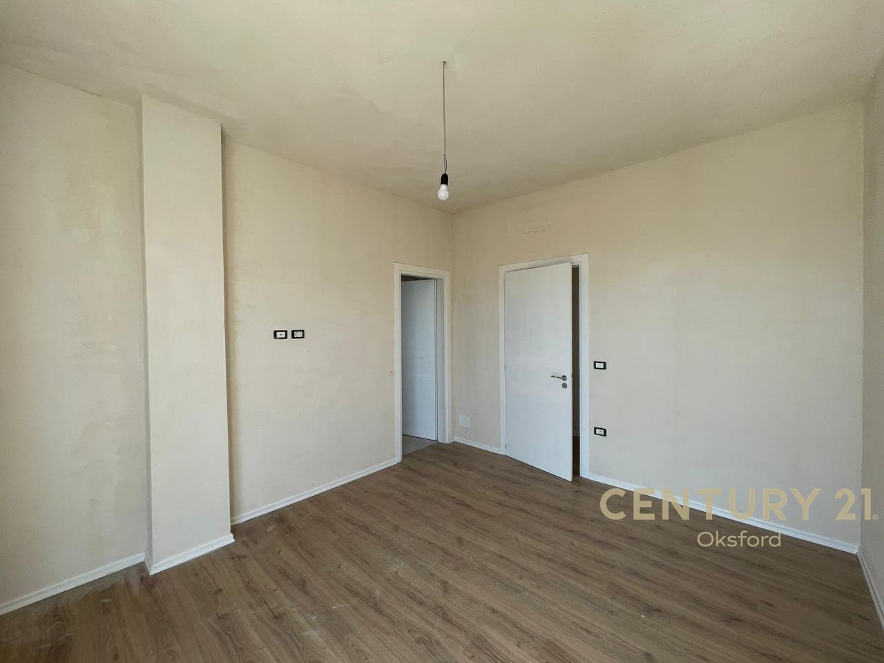 SHITET APARTAMENT 3+1+2 TEK KOMUNA E PARISIT